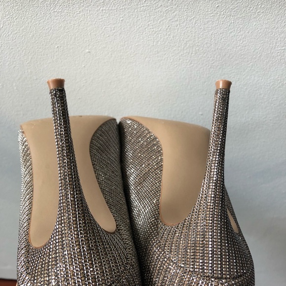 Carlos Santana Sparkly Gold Holiday Pointed Heels - Picture 6 of 8